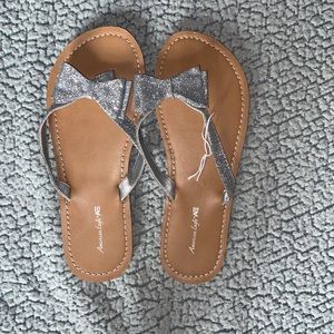 Kids Size 3 Flip Flops with Sparkly bow